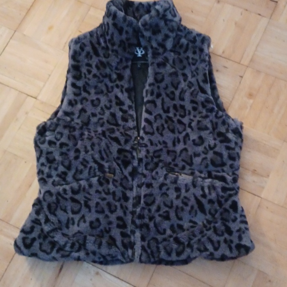 FAUX fur vest Jr size xlarge outerwear  YO